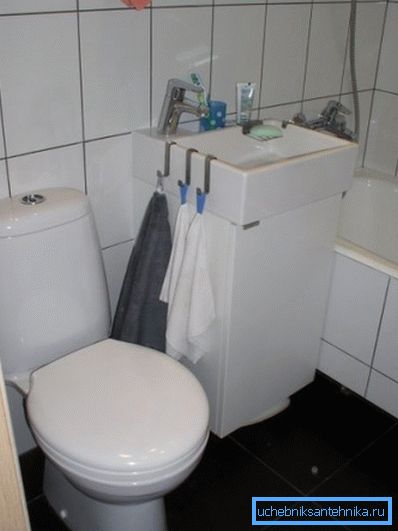 Malý umývadlo so skriňou pre malé WC Malý umývadlo so skriňou pre malé WC