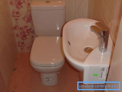 Malé WC je skvelým riešením pre stiesnené toalety. Malé WC je skvelým riešením pre stiesnené toalety.