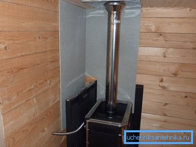 Miesto, kde sa kachle nachádza a ktoré je spojené s komínom, musí byť tiež zabezpečené pomocou materiálov spomaľujúcich horenie. Miesto, kde sa kachle nachádza a ktoré je spojené s komínom, musí byť tiež zabezpečené pomocou materiálov spomaľujúcich horenie.
