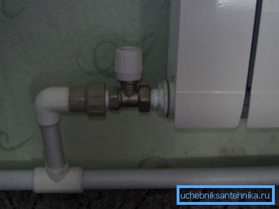 Miesto spojenia batérie s potrubím musí byť starostlivo uzavreté a vybavené ventilmi Miesto spojenia batérie s potrubím musí byť starostlivo uzavreté a vybavené ventilmi