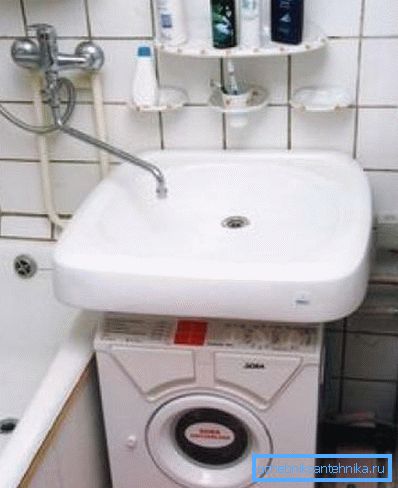 Miniatúrny stroj. Miniatúrny stroj.