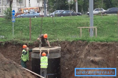 Inštalácia kanalizačnej studne. Inštalácia kanalizačnej studne.