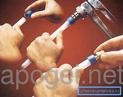 Inštalácia prípojok na potrubí zosieťovaného polyetylénu. Inštalácia prípojok na potrubí zosieťovaného polyetylénu.
