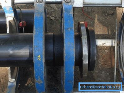 Inštalácia potrubia s nízkotlakovým polyetylénom. Inštalácia potrubia s nízkotlakovým polyetylénom.