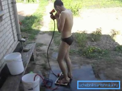 Môžete to urobiť bez držiaka na plechovku. Môžete to urobiť bez držiaka na plechovku.