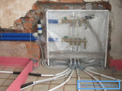 V priebehu hrubého dokončovania alebo generálnej opravy potrubí môžete skryť v podlahovom poteru. V priebehu hrubého dokončovania alebo generálnej opravy potrubí môžete skryť v podlahovom poteru.