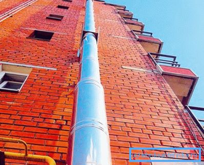 Vo foto - nehrdzavejúcej ocele komín Vo foto - nehrdzavejúcej ocele komín