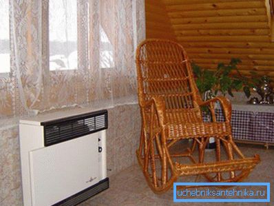 V fotovoltaickom konvektore inštalovanom v miestnosti. V fotovoltaickom konvektore inštalovanom v miestnosti.