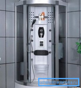 419 Vo fotografickej hydroboxovej kabíne je uzavretý.