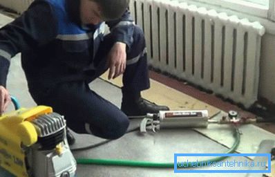 Pri foto - hydropneumatickej premývaní vykurovacieho okruhu Pri foto - hydropneumatickej premývaní vykurovacieho okruhu
