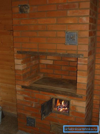 Na fotografii - predná strana (pohľad z kuchyne)