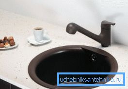 Na fotografii: umývadlo 40 cm môže byť tiež okrúhle, ak je vhodné pre vašu kuchyňu.