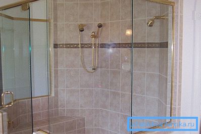 Na fotografii: obrovská výhoda nezávislej konštrukcie kabíny - možnosť konštrukcie konštrukcií ľubovoľnej veľkosti a tvaru. Na fotografii: obrovská výhoda nezávislej konštrukcie kabíny - možnosť konštrukcie konštrukcií ľubovoľnej veľkosti a tvaru