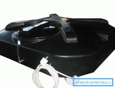Na fotografii - plastová nádrž pre vykurovanú sprchu s objemom 150 l. Na fotografii - plastová nádrž pre vykurovanú sprchu s objemom 150 l.