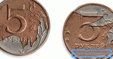 Zlomená obalová vrstva na 5-ruble mince.