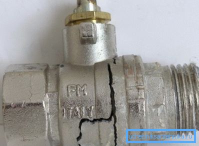 Chudák po krátkom mechanickom náraze Chudák po krátkom mechanickom náraze