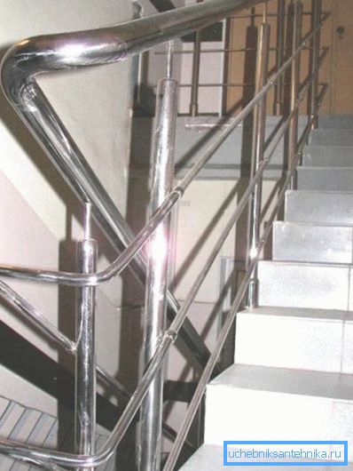 Niektoré odrody podobných výrobkov z nehrdzavejúcej ocele sú ideálne na vytváranie interiérových predmetov alebo ako dekoratívne predmety. Niektoré odrody podobných výrobkov z nehrdzavejúcej ocele sú ideálne na vytváranie interiérových predmetov alebo ako dekoratívne predmety.