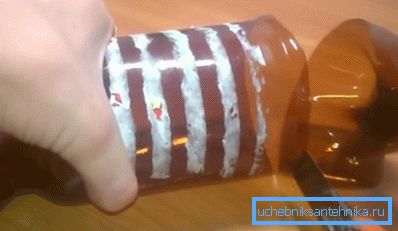 Vyrežte spodnú časť fľaše Vyrežte spodnú časť fľaše