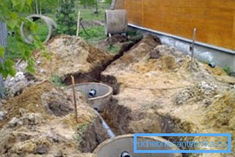 Usporiadanie septiku zo železobetónových krúžkov. Usporiadanie septiku zo železobetónových krúžkov.