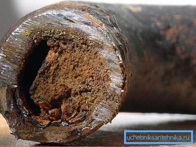 Oxidy z potrubia vážne zhoršujú kvalitu vody Oxidy z potrubia vážne zhoršujú kvalitu vody