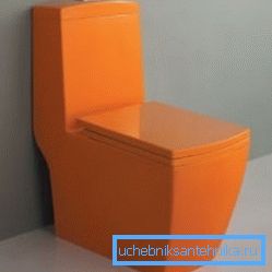 Priamo flush oranžová toaleta vyzerá skvele a môže byť inštalovaná na stenu.