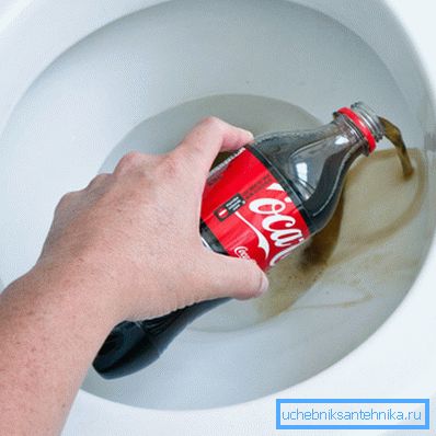 Organické kyseliny, ktoré sú súčasťou sýtených nápojov, dobre čistia sanitárne steny