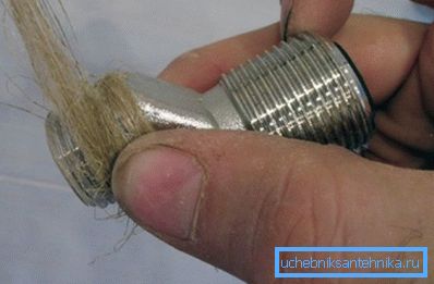 Zabalte len závit, ktorý sa pripája k oceľovej rúre. Zabalte len závit, ktorý sa pripája k oceľovej rúre.