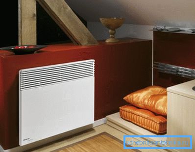 Panel konvektora sa takmer nekoná. Panel konvektora sa takmer nekoná.
