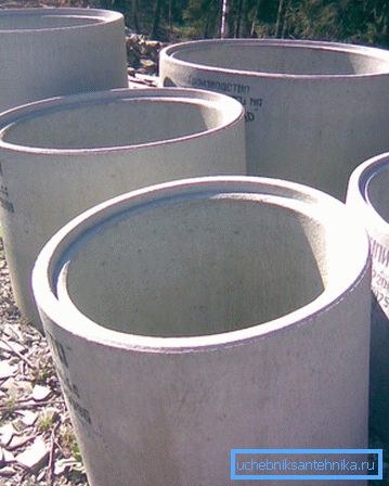 Drážky na koncoch krúžkov zabezpečujú bezpečné spojenie a zabraňujú strihovým konštrukciám Drážky na koncoch krúžkov zabezpečujú bezpečné spojenie a zabraňujú strihovým konštrukciám