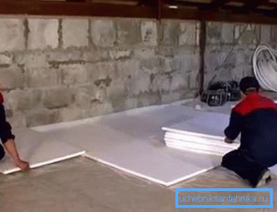 Pred inštaláciou potrubia je potrebné položiť tepelnoizolačný materiál Pred inštaláciou potrubia je potrebné položiť tepelnoizolačný materiál