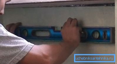 Pred inštaláciou držiakov musíte správne označiť. Pred inštaláciou držiakov musíte správne označiť.