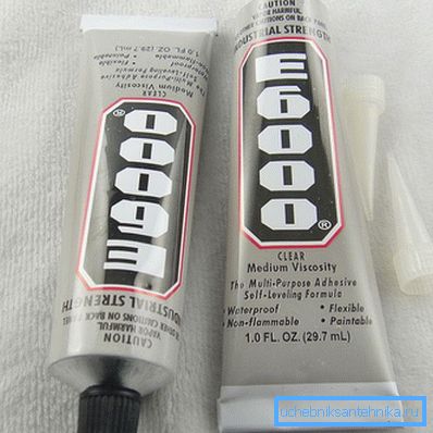 Plastové epoxidové lepidlo Plastové epoxidové lepidlo