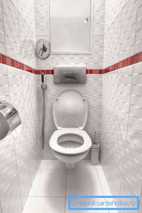 Závesné WC v malej toalete.