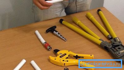 Okrem lisu odporúčame zakúpiť frézu na kovový plast Okrem lisu odporúčame zakúpiť frézu na kovový plast