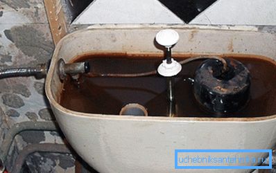 Plavákový mechanizmus po niekoľkých rokoch prevádzky Plavákový mechanizmus po niekoľkých rokoch prevádzky