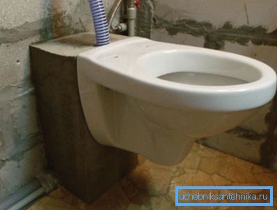 Príklad misky upevnenej na betónovom bloku Príklad misky upevnenej na betónovom bloku