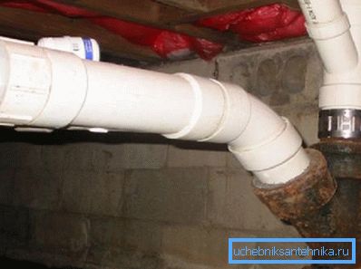 Príklad - prechod kanalizácie z liatiny na plast