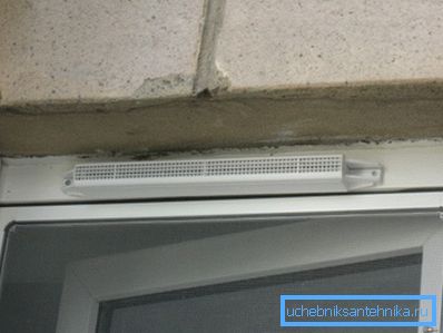 Vstupný ventil pre inštaláciu do okenného rámu Vstupný ventil pre inštaláciu do okenného rámu