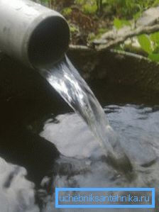 Pokračujte v čistení, kým nie je voda čistá a priehľadná.