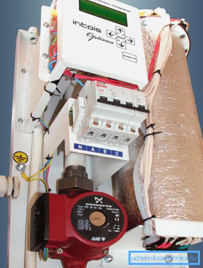 Výrobca vybavil elektrický kotol s čerpadlom Výrobca vybavil elektrický kotol s čerpadlom