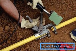 Pokládka vonkajších potrubných systémov z polypropylénových rúr v krajine Pokládka vonkajších potrubných systémov z polypropylénových rúr v krajine