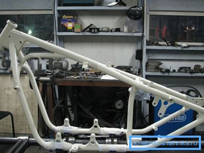 Rámy motocyklov a motorových vozidiel sú vyrobené z rúrok vyrobených podľa osobitného štandardu. Rámy motocyklov a motorových vozidiel sú vyrobené z rúrok vyrobených podľa osobitného štandardu.