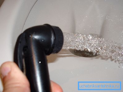 Oddeľovač pre bidet. Oddeľovač pre bidet.