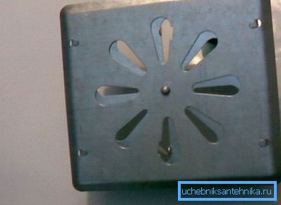 Nastaviteľná ventilačná mriežka 250 250 pozinkovaná oceľ Nastaviteľná ventilačná mriežka 250 250 pozinkovaná oceľ