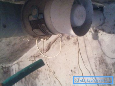 Pomocou plastových rúr je mechanické vetranie jednoducho namontované v stodole s vlastnými rukami. Pomocou plastových rúr je mechanické vetranie jednoducho namontované v stodole s vlastnými rukami.