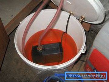 Kábel a hokejka by boli pravdepodobne užitočné pre bezpečné demontáž čerpadla. Kábel a hokejka by boli pravdepodobne užitočné pre bezpečné demontáž čerpadla.