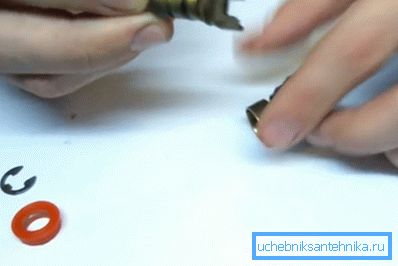 Tyč musí byť vyčistená a namazaná Tyč musí byť vyčistená a namazaná