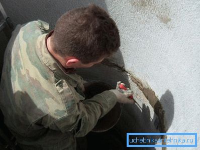 Zaskrutkujte kryt pomocou tesniaceho materiálu. Zaskrutkujte kryt pomocou tesniaceho materiálu.