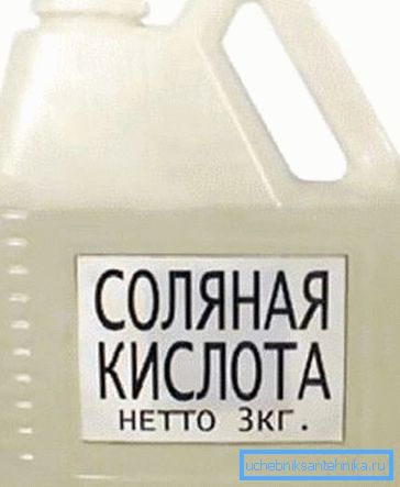 Kyselina chlorovodíková v polyetylénovej nádobke. Kyselina chlorovodíková v polyetylénovej nádobke.