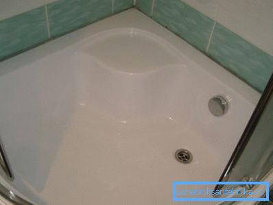 Sklenená sprcha s hlbokým podnosom 90h90 cm a spodným ventilom Sklenená sprcha s hlbokým podnosom 90h90 cm a spodným ventilom